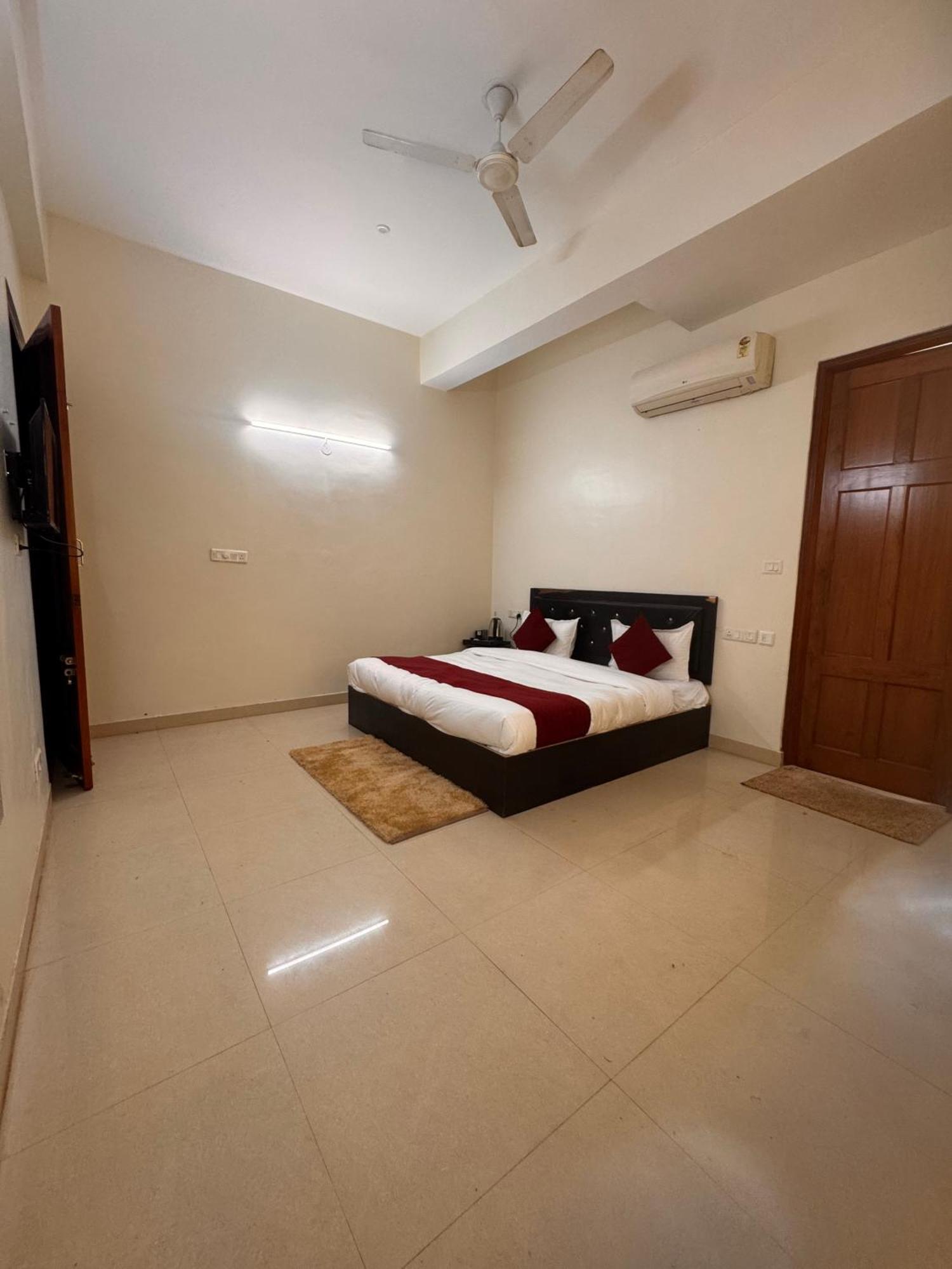 Hl Grand Hotel Lucknow Extérieur photo