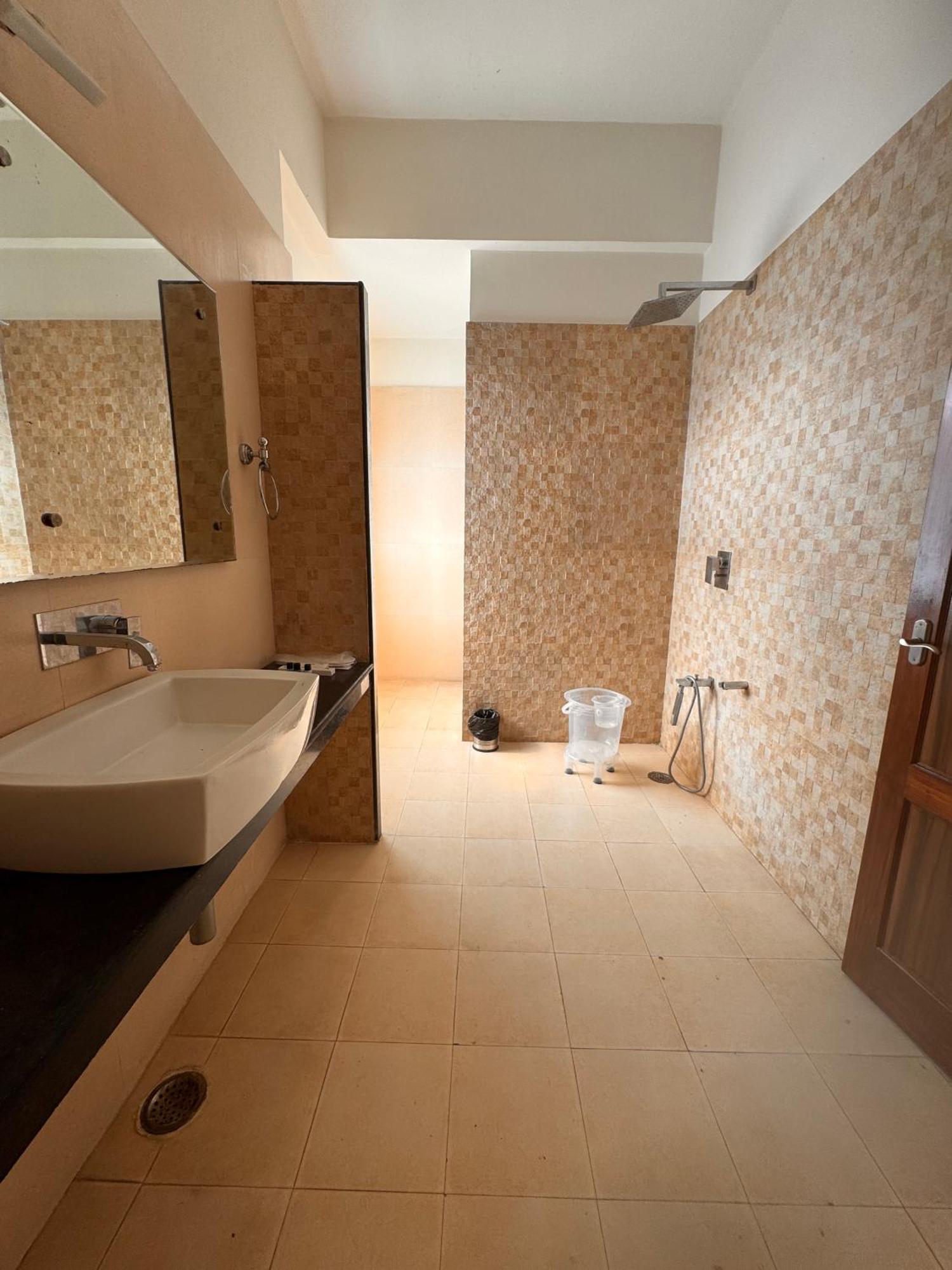 Hl Grand Hotel Lucknow Extérieur photo