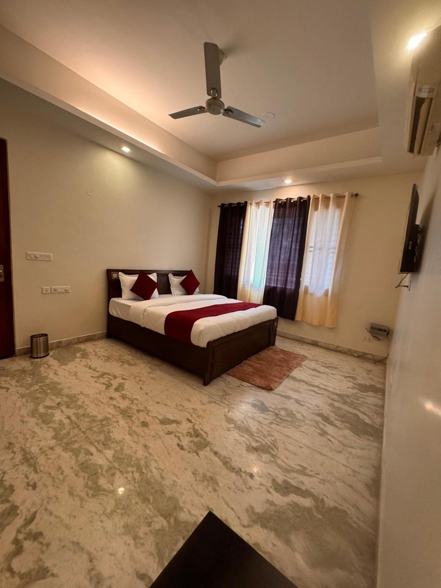 Hl Grand Hotel Lucknow Extérieur photo