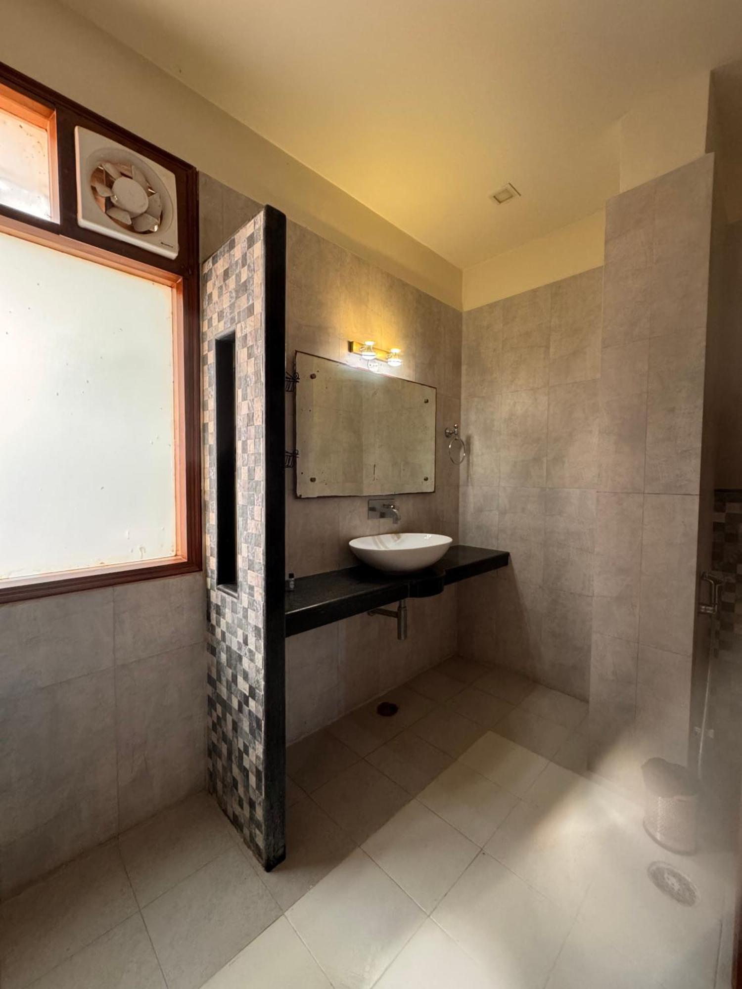 Hl Grand Hotel Lucknow Extérieur photo