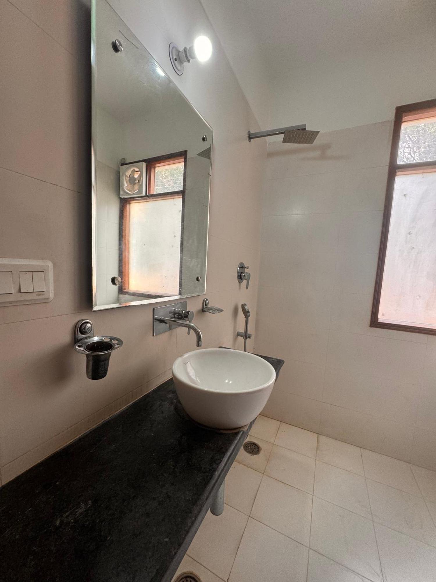 Hl Grand Hotel Lucknow Extérieur photo