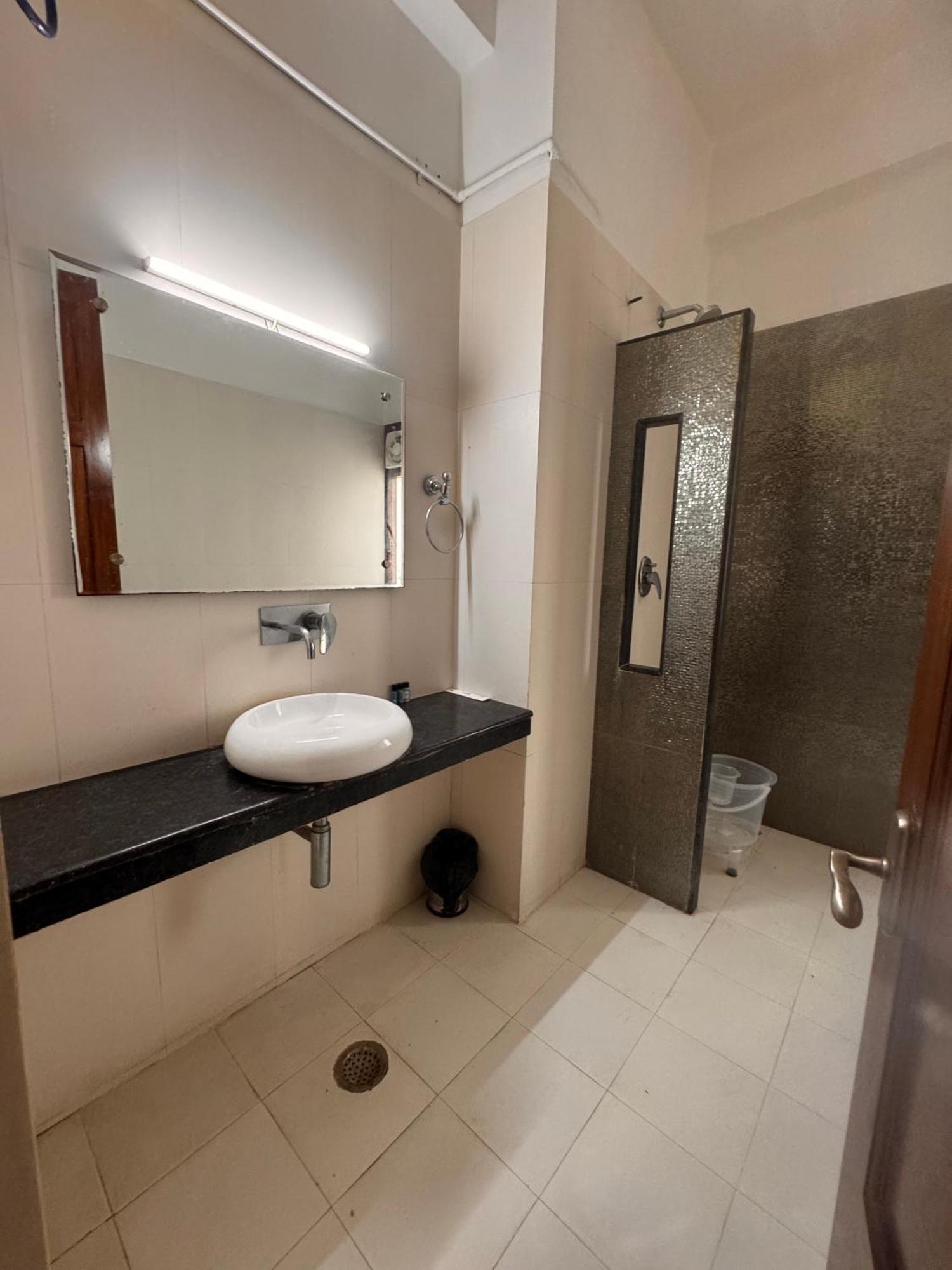 Hl Grand Hotel Lucknow Extérieur photo